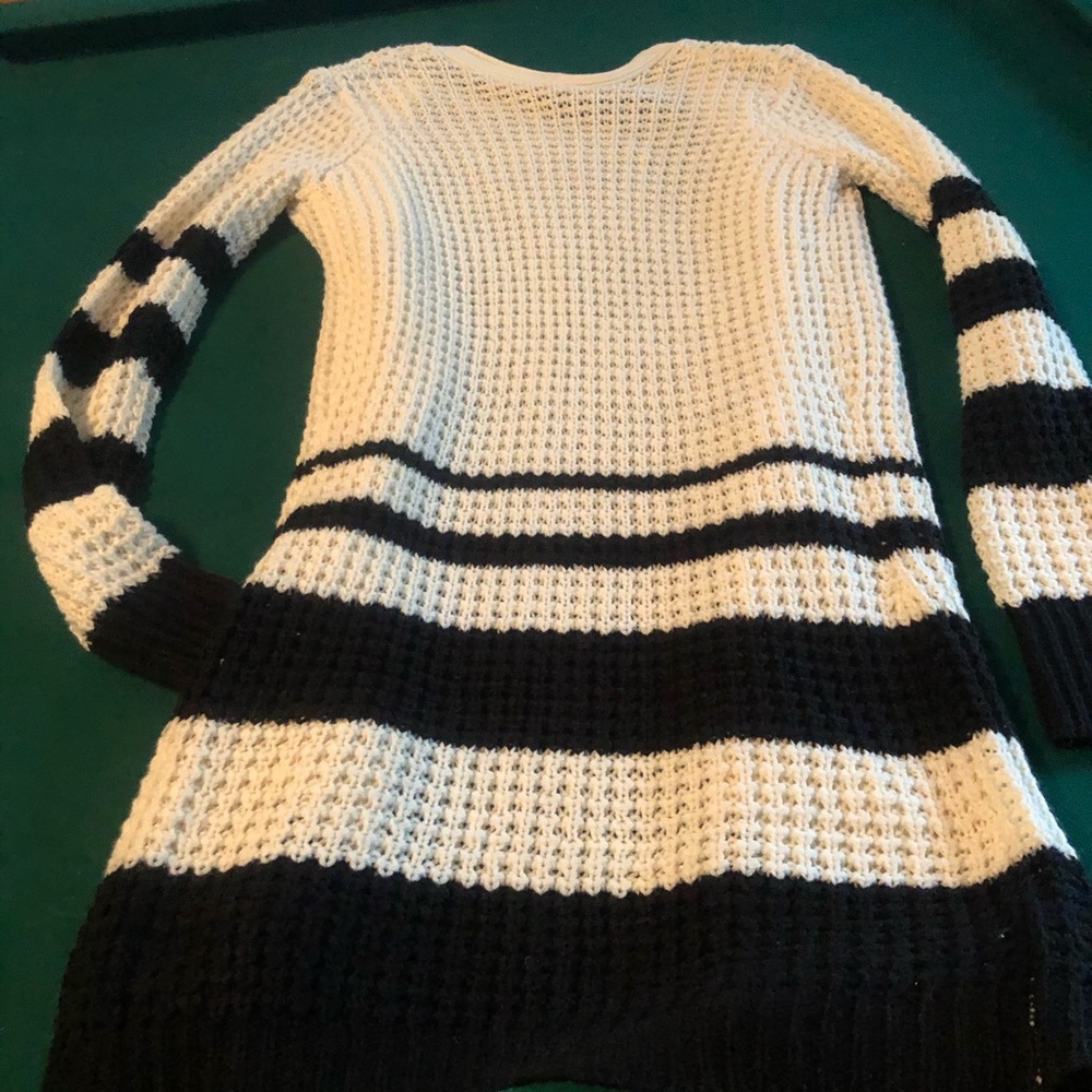 Sweater - Picture 4 of 4